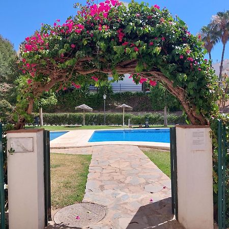 Estudio Con Piscina Y Parking, Playa A 4 Min A Pie, Tren A 2 Min Fuengirola Bagian luar foto
