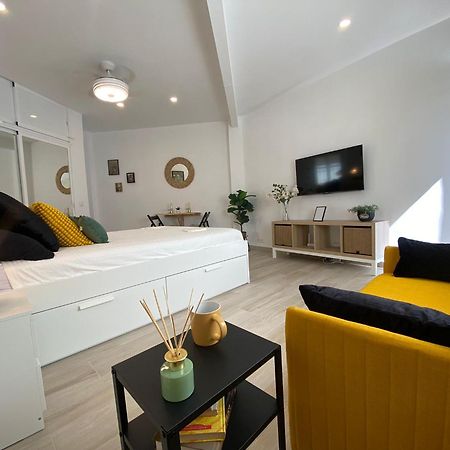 Estudio Con Piscina Y Parking, Playa A 4 Min A Pie, Tren A 2 Min Fuengirola Bagian luar foto
