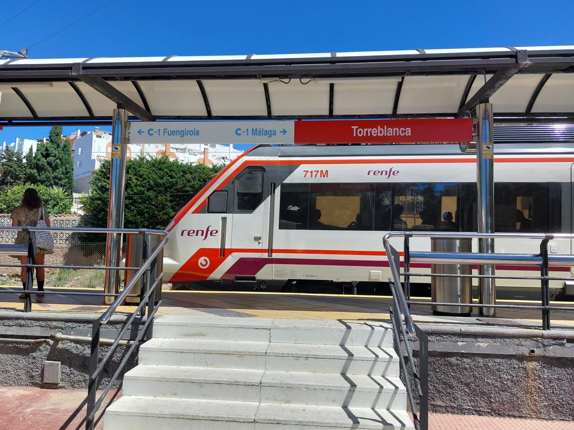 Estudio Con Piscina Y Parking, Playa A 4 Min A Pie, Tren A 2 Min Fuengirola Bagian luar foto