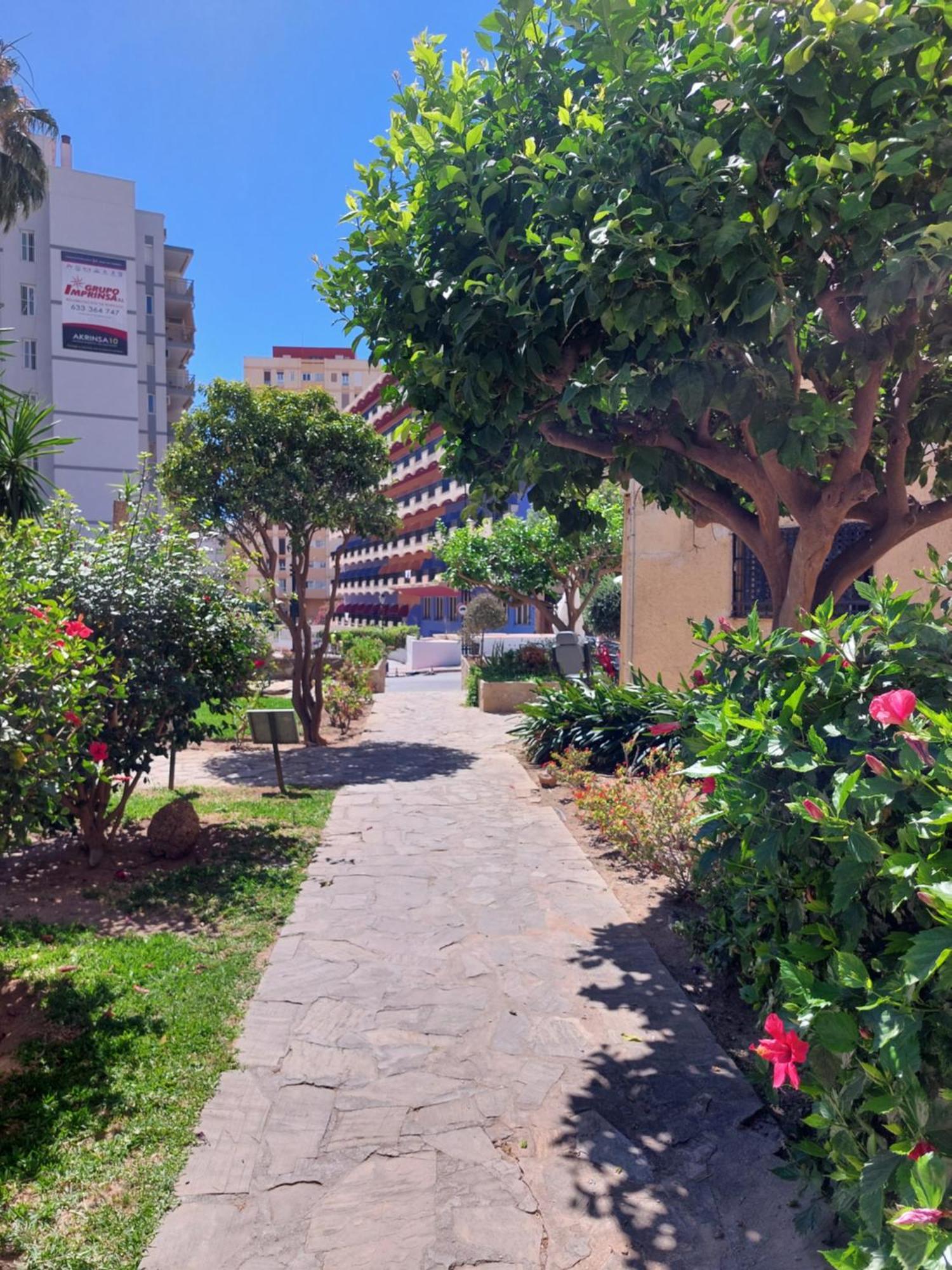 Estudio Con Piscina Y Parking, Playa A 4 Min A Pie, Tren A 2 Min Fuengirola Bagian luar foto