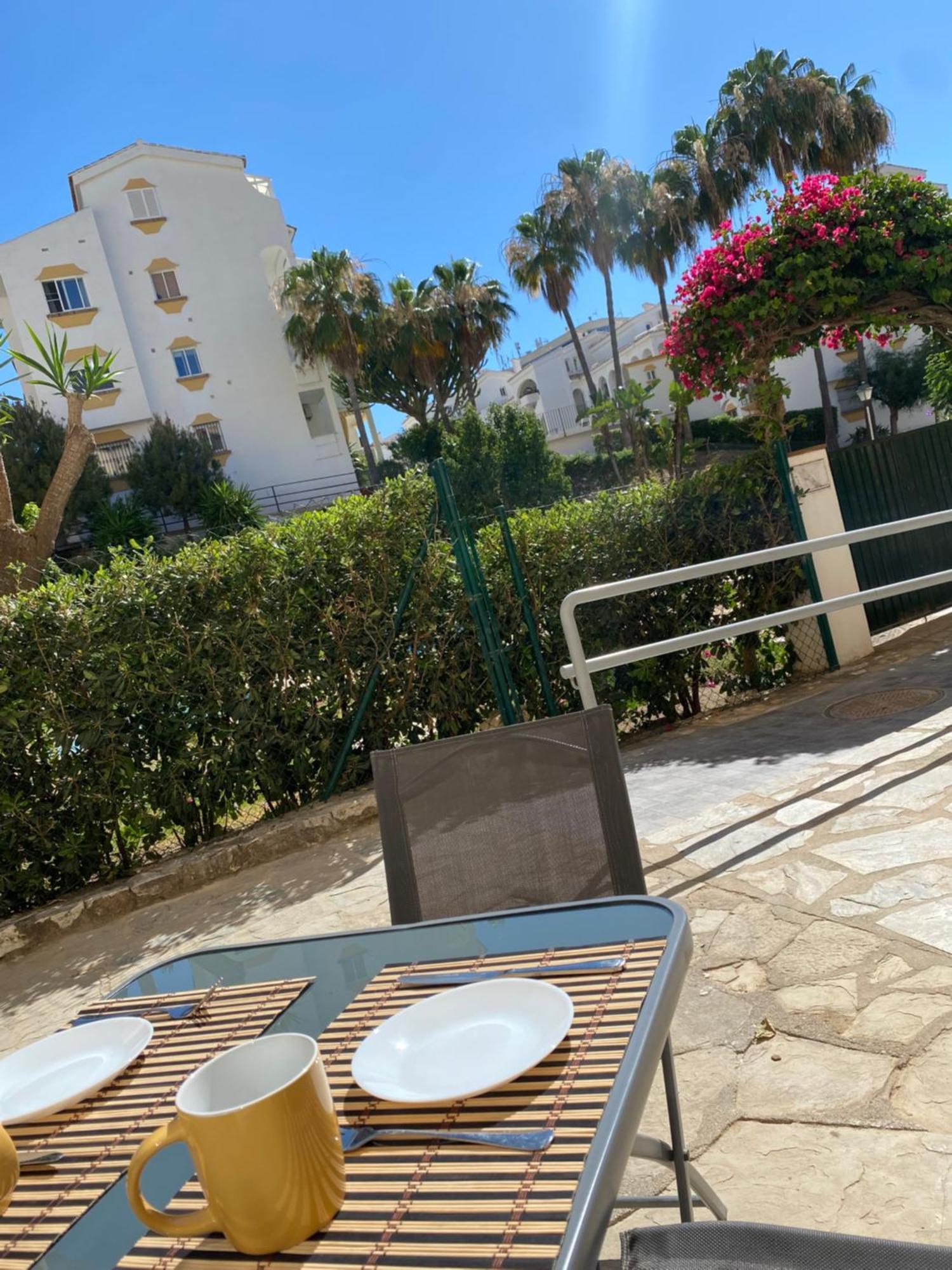 Estudio Con Piscina Y Parking, Playa A 4 Min A Pie, Tren A 2 Min Fuengirola Bagian luar foto