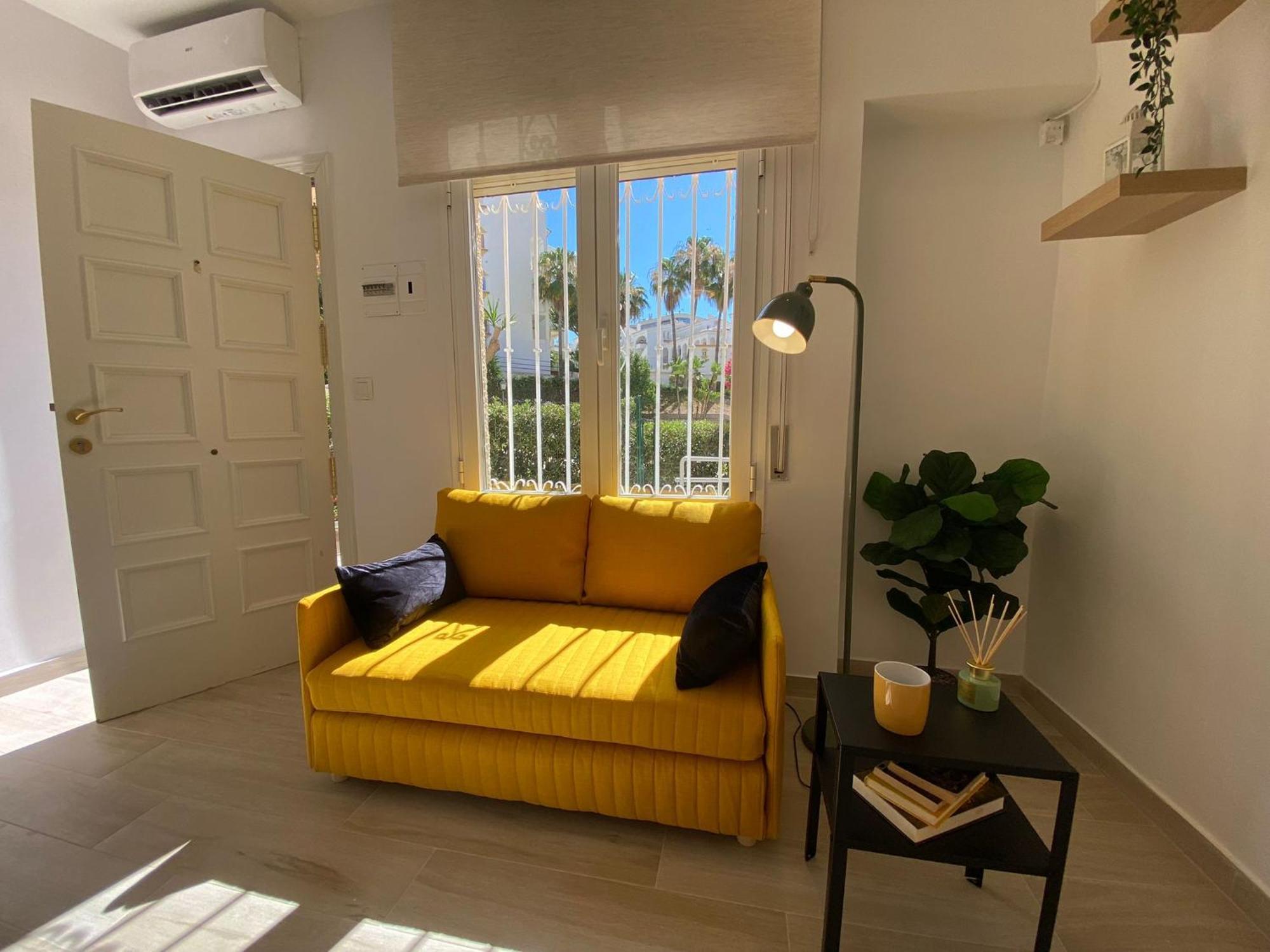 Estudio Con Piscina Y Parking, Playa A 4 Min A Pie, Tren A 2 Min Fuengirola Bagian luar foto