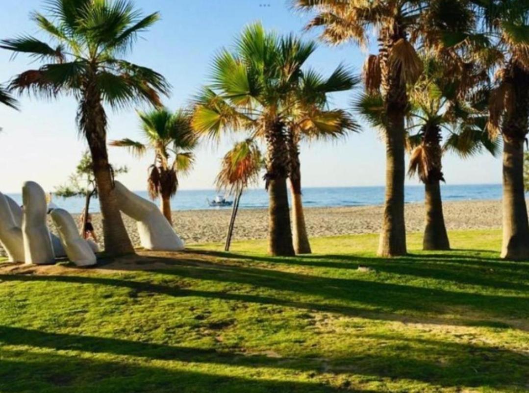 Estudio Con Piscina Y Parking, Playa A 4 Min A Pie, Tren A 2 Min Fuengirola Bagian luar foto